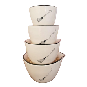 WITCH'S BROOM Measuring Cups