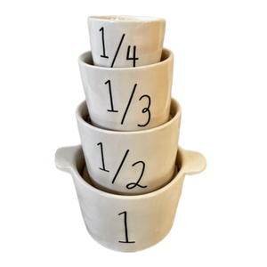 THREE EGGS Measuring Cups ⤿